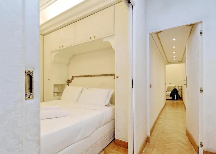 アパート Tritone Luxury House ローマ