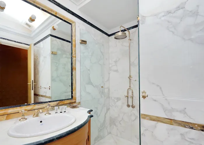 Tritone Luxury House アパート ローマ